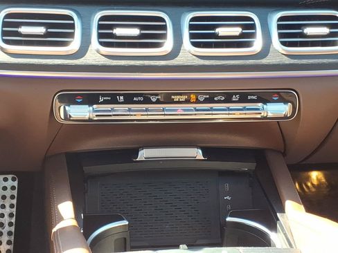 Used 2025 Mercedes-Benz GLS 580 4MATIC image 16