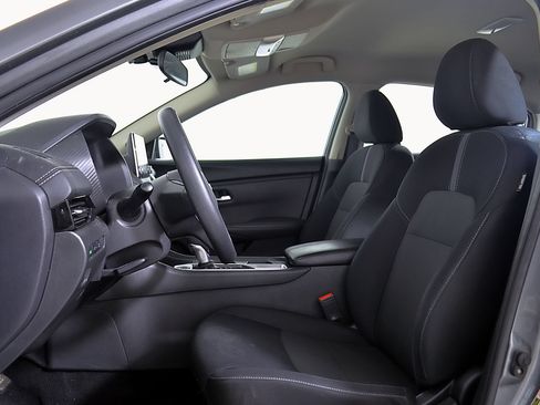 Used 2023 Nissan Sentra SV FWD image 14
