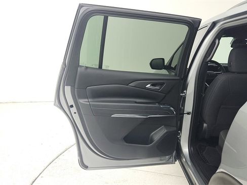 Used 2025 Chevrolet Traverse LT w/ Midnight/Sport Edition image 22