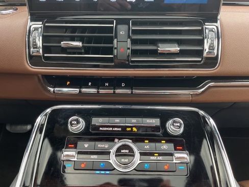 Used 2024 Lincoln Navigator L Reserve image 23