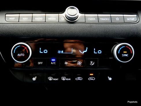 Used 2023 Hyundai Elantra SEL w/ Convenience Package image 16