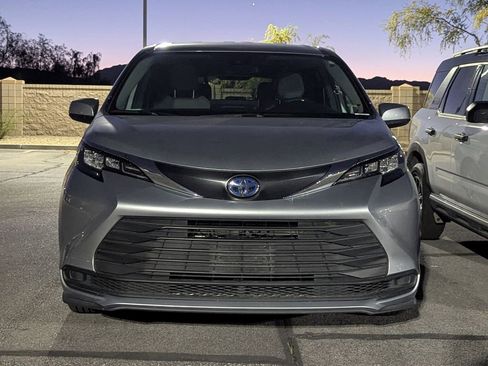 Certified 2025 Toyota Sienna LE image 2