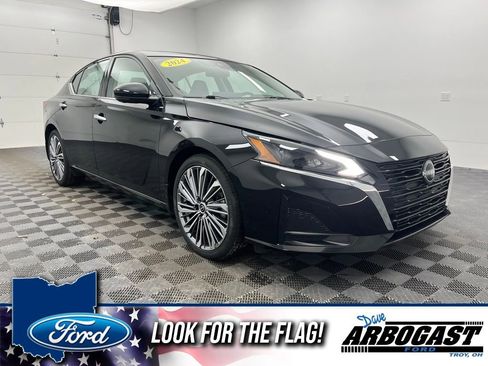 Used 2024 Nissan Altima 2.5 SL image 1