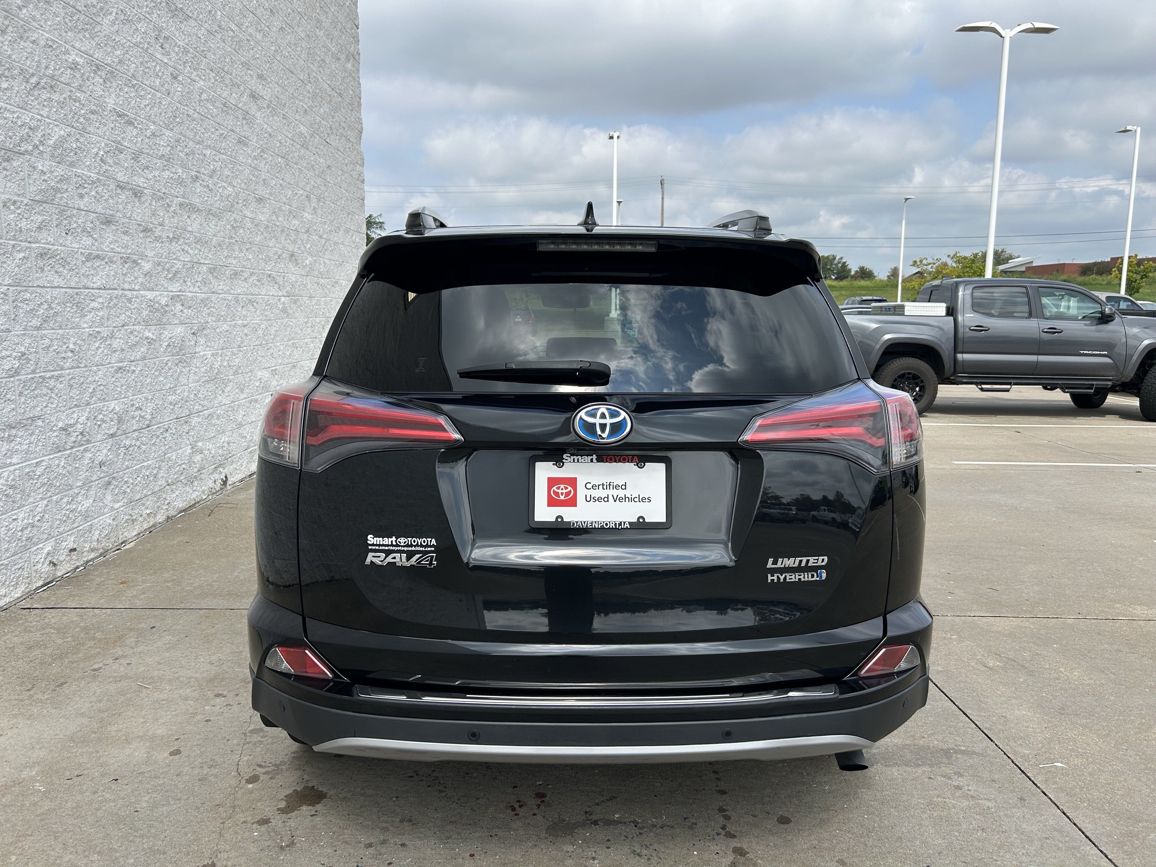 Used 2018 Toyota RAV4 Limited w/ Advanced Technology Package AWD/4WD image 4
