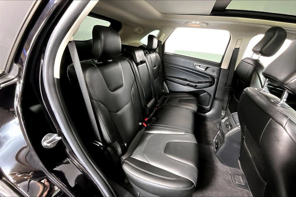 Used 2021 Ford Edge Titanium w/ Equipment Group 301A FWD image 27