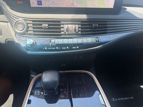 Used 2023 Lexus LS 500 w/ Interior Upgrade Package RWD image 34