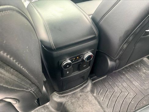 Used 2022 Ford Explorer XLT w/ Equipment Group 202A AWD/4WD image 12