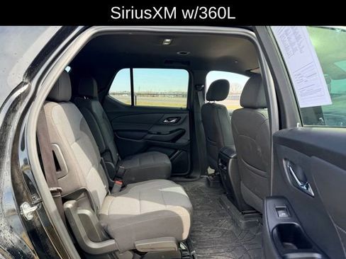 Used 2023 Chevrolet Traverse LT image 9