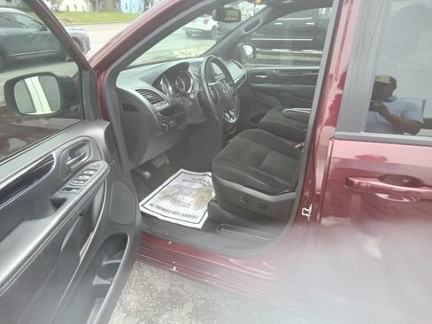 Used 2019 Dodge Grand Caravan SE FWD image 11