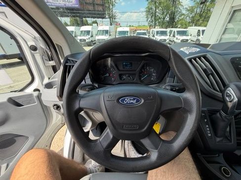 Used 2018 Ford Transit 250 138 RWD image 11