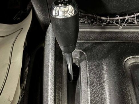 Used 2016 Jeep Wrangler Unlimited Rubicon image 32