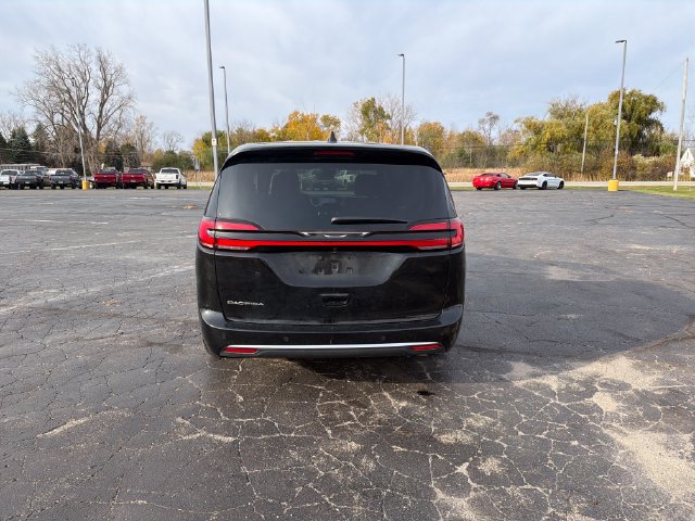 Used 2027 Chrysler Pacifica Select FWD image 6