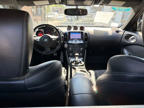 Used 2013 Nissan 370Z Touring w/ Sport Pkg RWD image 19