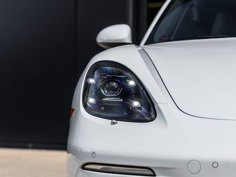 Certified 2024 Porsche 718 Cayman RWD image 20