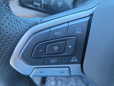 New 2026 Volkswagen Tiguan SE R-Line FWD image 17