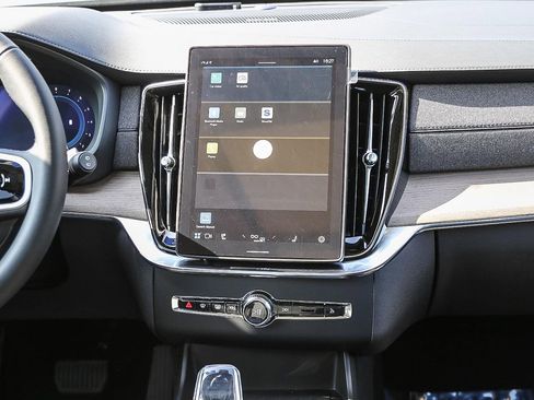 New 2025 Volvo XC90 B6 Plus w/ Protection Package Premier image 15