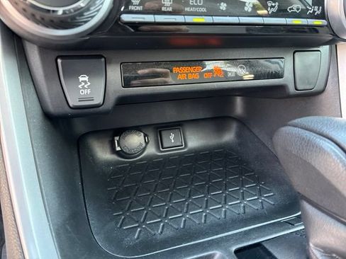 Used 2021 Toyota RAV4 XLE w/ Convenience Package AWD/4WD image 13