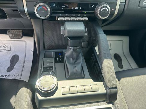 Used 2025 Toyota Tacoma SR5 AWD/4WD image 20