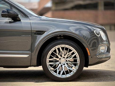 Used 2019 Bentley Bentayga AWD/4WD image 6