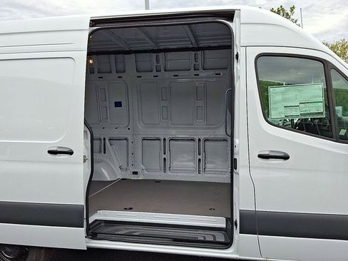 Used 2025 Mercedes-Benz Sprinter 2500 image 8
