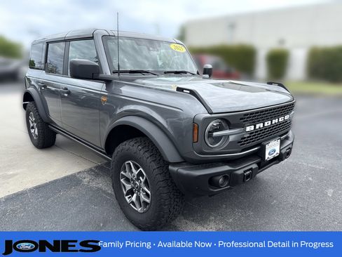 Used 2025 Ford Bronco Badlands AWD/4WD image 1