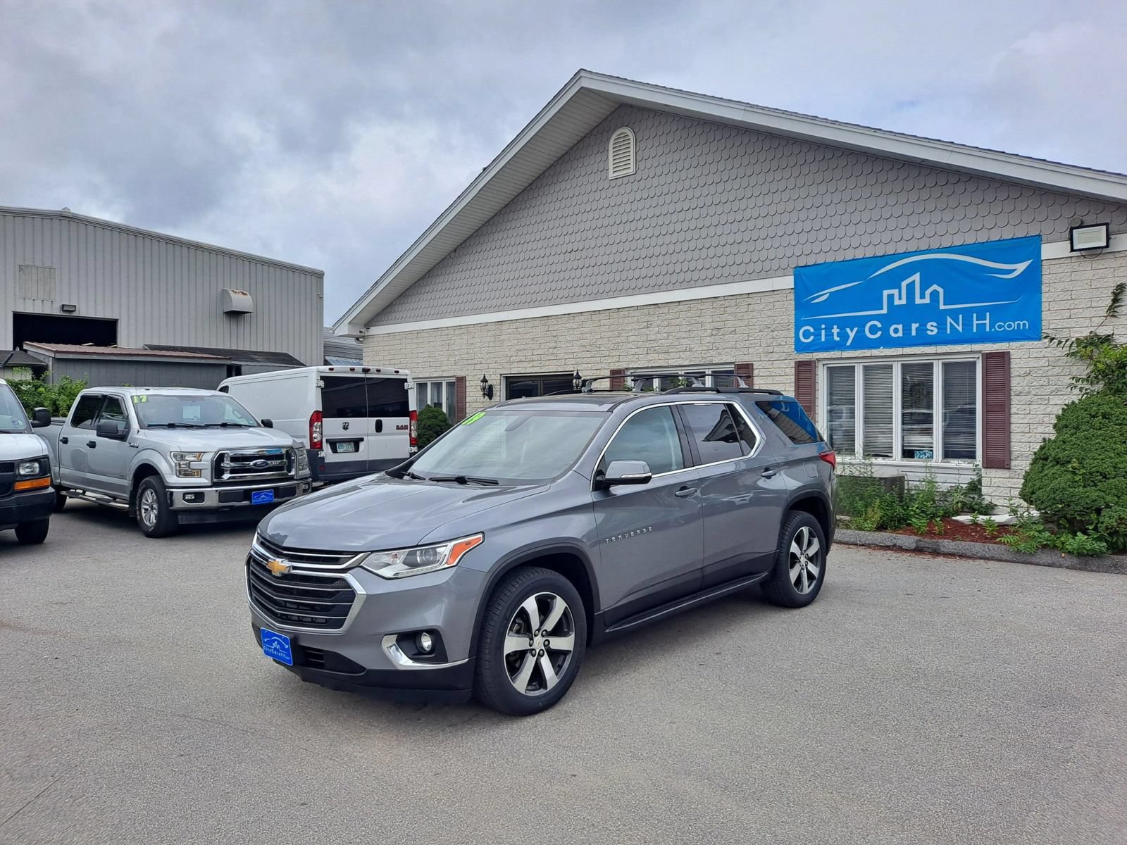 Used 2019 Chevrolet Traverse LT w/ LT Premium Package AWD/4WD image 1