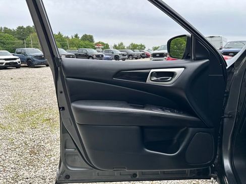 Used 2019 Nissan Pathfinder S AWD/4WD image 26
