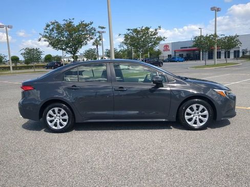 Certified 2025 Toyota Corolla LE image 3