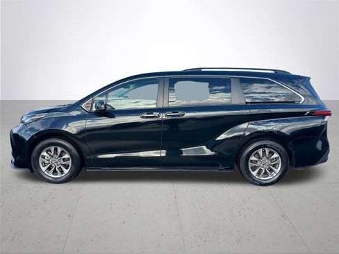 Certified 2023 Toyota Sienna XLE image 11