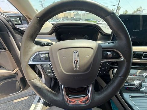 Used 2023 Lincoln Nautilus FWD w/ Premium Package image 12