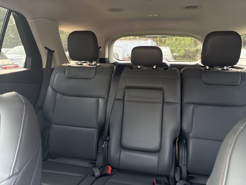 Used 2025 Ford Explorer Active w/ Active Comfort Package AWD/4WD image 9