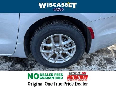 Used 2024 Chrysler Pacifica Touring-L image 26