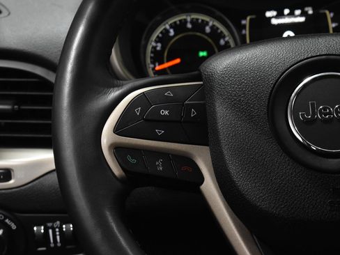Used 2015 Jeep Cherokee Latitude w/ Cold Weather Group AWD/4WD image 9