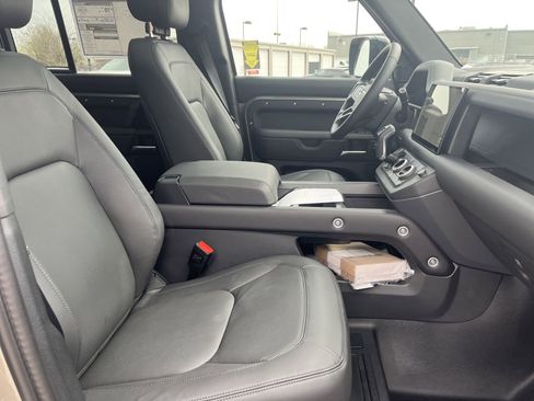 Used 2025 Land Rover Defender 110 S image 20