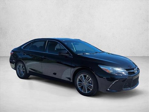 Used 2015 Toyota Camry SE FWD image 3