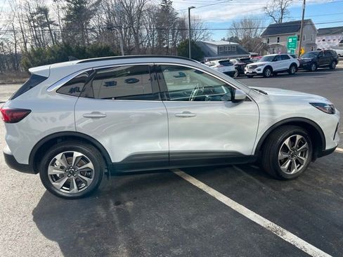 Used 2025 Ford Escape Platinum AWD/4WD image 4