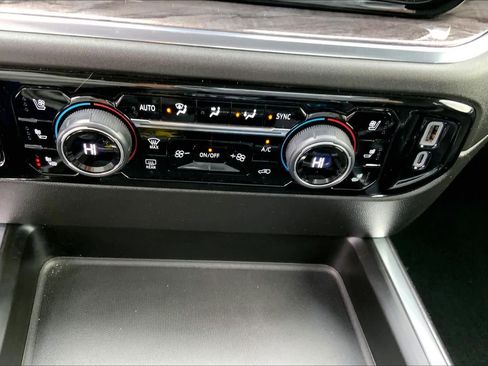 Used 2024 Chevrolet Silverado 3500 LTZ w/ LTZ Premium Package image 29