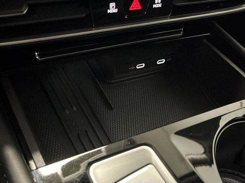 Used 2025 Volkswagen Atlas SE image 19