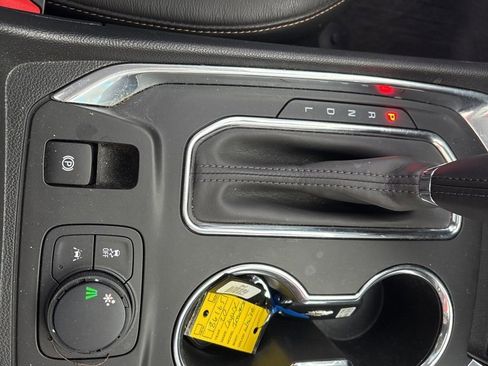 Used 2020 Chevrolet Traverse LT w/ LT Premium Package image 17