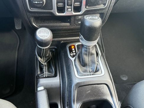 Used 2018 Jeep Wrangler Unlimited Sahara image 18