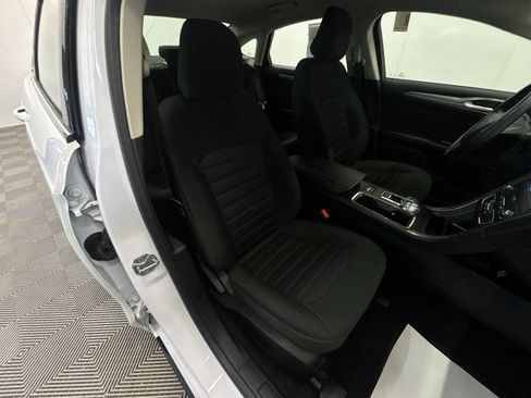 Used 2020 Ford Fusion SE image 25