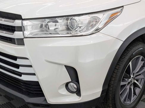 Used 2019 Toyota Highlander XLE w/ Carpet Mat Package (TMS) image 10