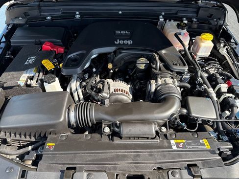 Used 2021 Jeep Gladiator Overland AWD/4WD image 37