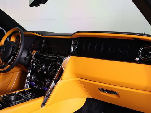 Certified 2025 Rolls-Royce Cullinan AWD/4WD image 25