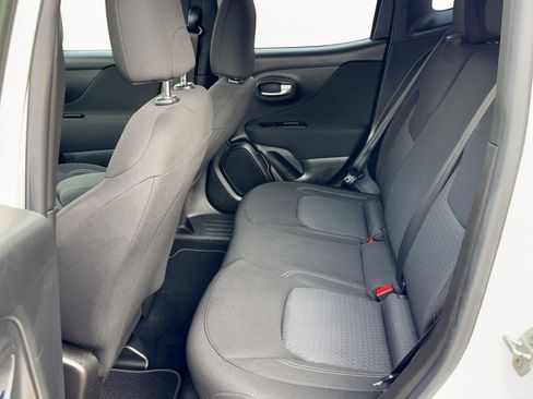 Used 2021 Jeep Renegade Latitude FWD image 25
