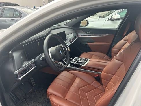 Used 2025 BMW 760i xDrive w/ Executive Package image 9