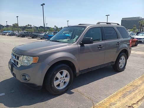 Used 2011 Ford Escape XLT image 3