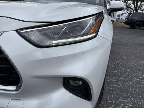 Used 2023 Toyota Highlander Limited image 9