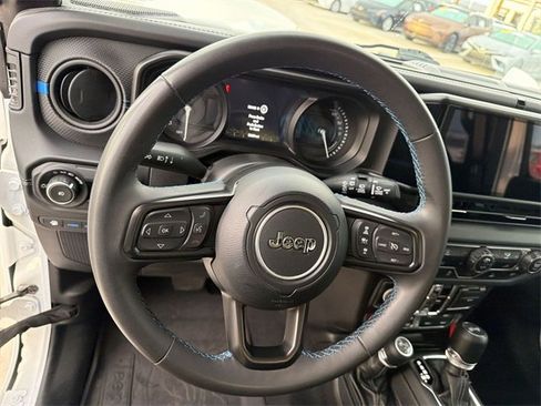 Used 2024 Jeep Wrangler Unlimited Rubicon 4xe image 15