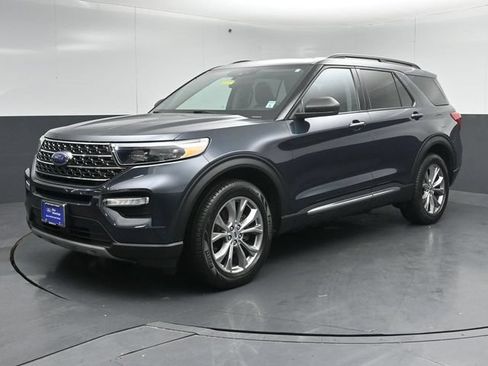 Certified 2022 Ford Explorer XLT w/ Equipment Group 202A AWD/4WD image 3